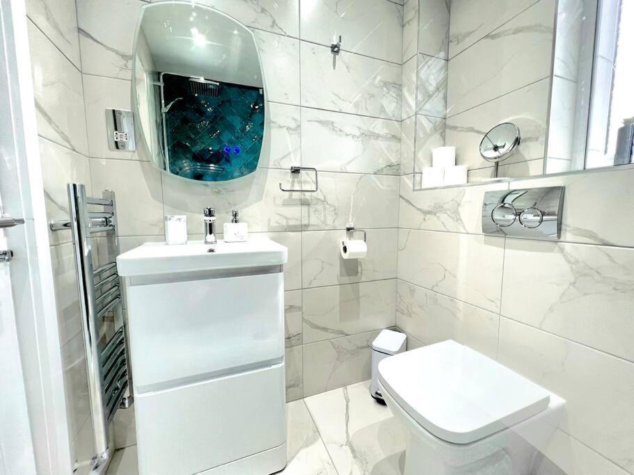 Quirky, Family Home In Glasgow Cardonald Exteriér fotografie