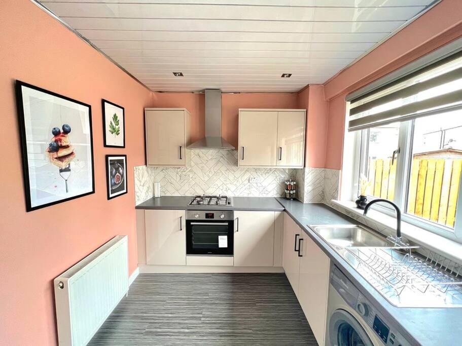 Quirky, Family Home In Glasgow Cardonald Exteriér fotografie