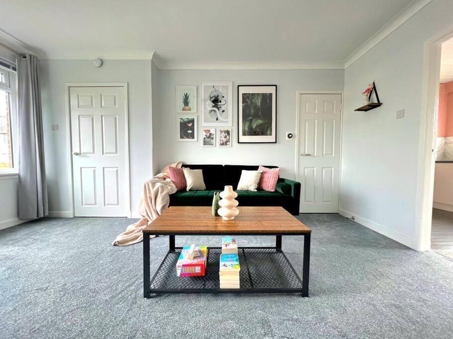 Quirky, Family Home In Glasgow Cardonald Exteriér fotografie