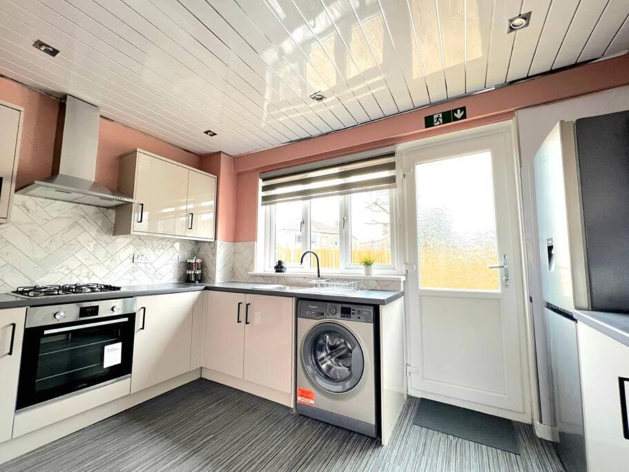 Quirky, Family Home In Glasgow Cardonald Exteriér fotografie