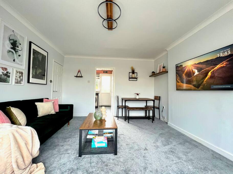 Quirky, Family Home In Glasgow Cardonald Exteriér fotografie