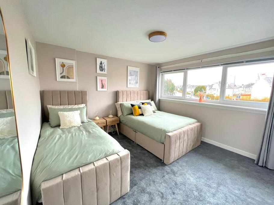 Quirky, Family Home In Glasgow Cardonald Exteriér fotografie